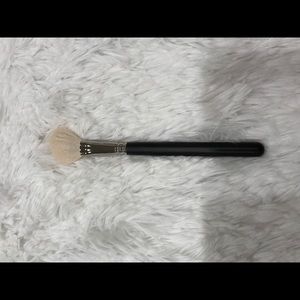 Mac brush
